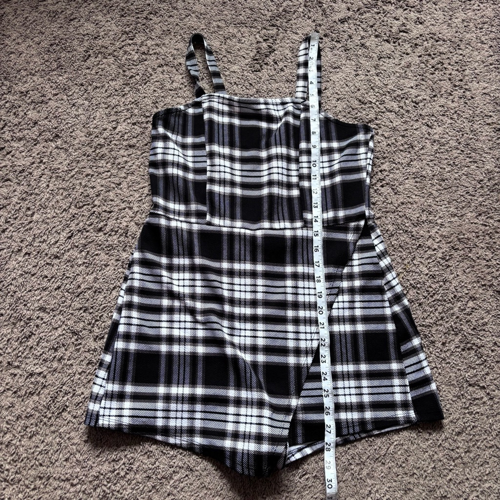 ⭐️⭐️⭐️Almost famous plaid skort Romper size Large - Picture 5 of 7